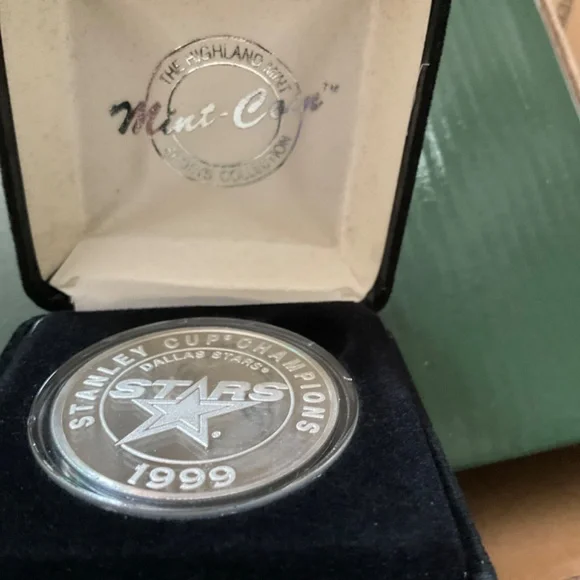 Stanley Cup memorative coin Dallas Stars 1999 mint condition.   H94 - Picture 3 of 3